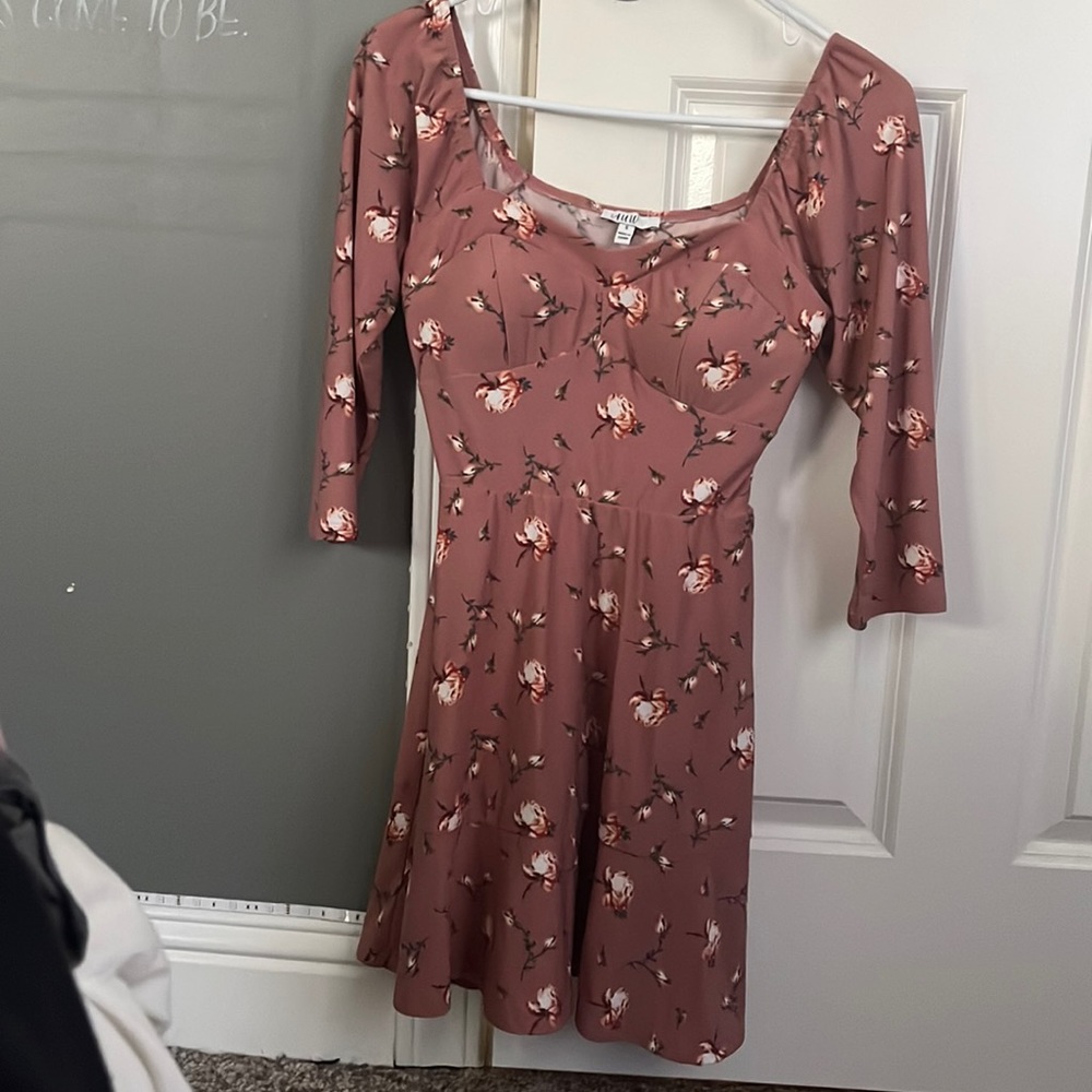 Dress with flowers. Size small. with Padding. soft and comfortable.
